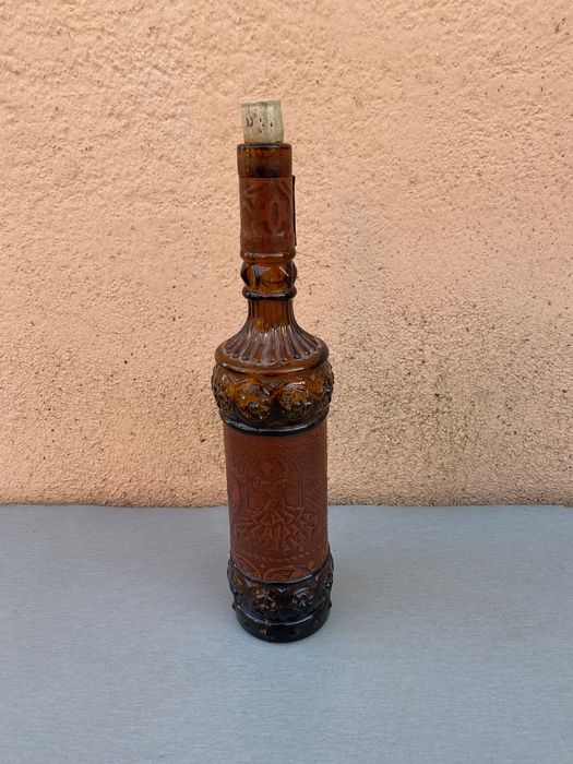 Немска бутилка с кожена облицовка