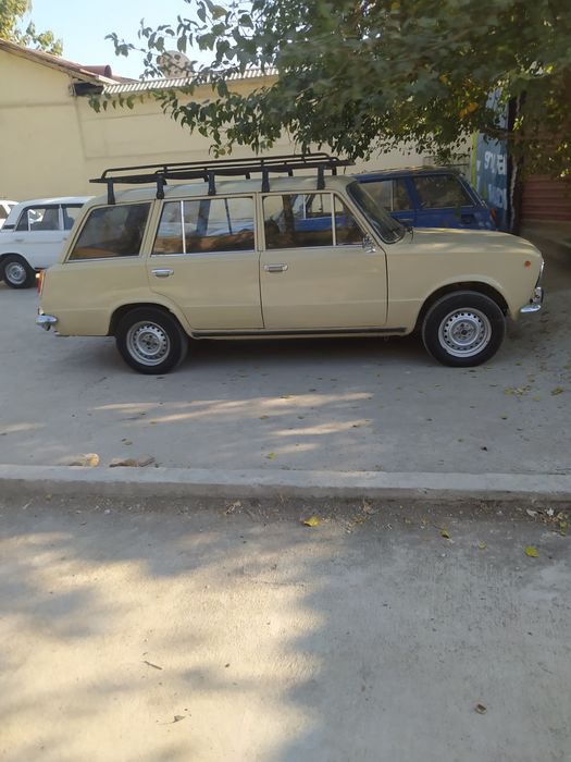 Vaz 2102 sotiladi srochno
