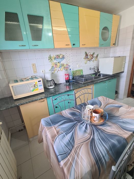 Închiriez apartament 3 camere zona Capitol