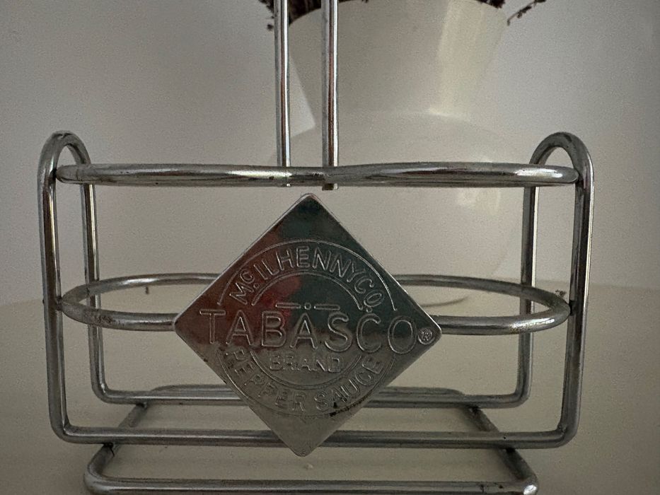 Suport vintage aluminiu pentru sosuri Tabasco, prindere pentru masă
