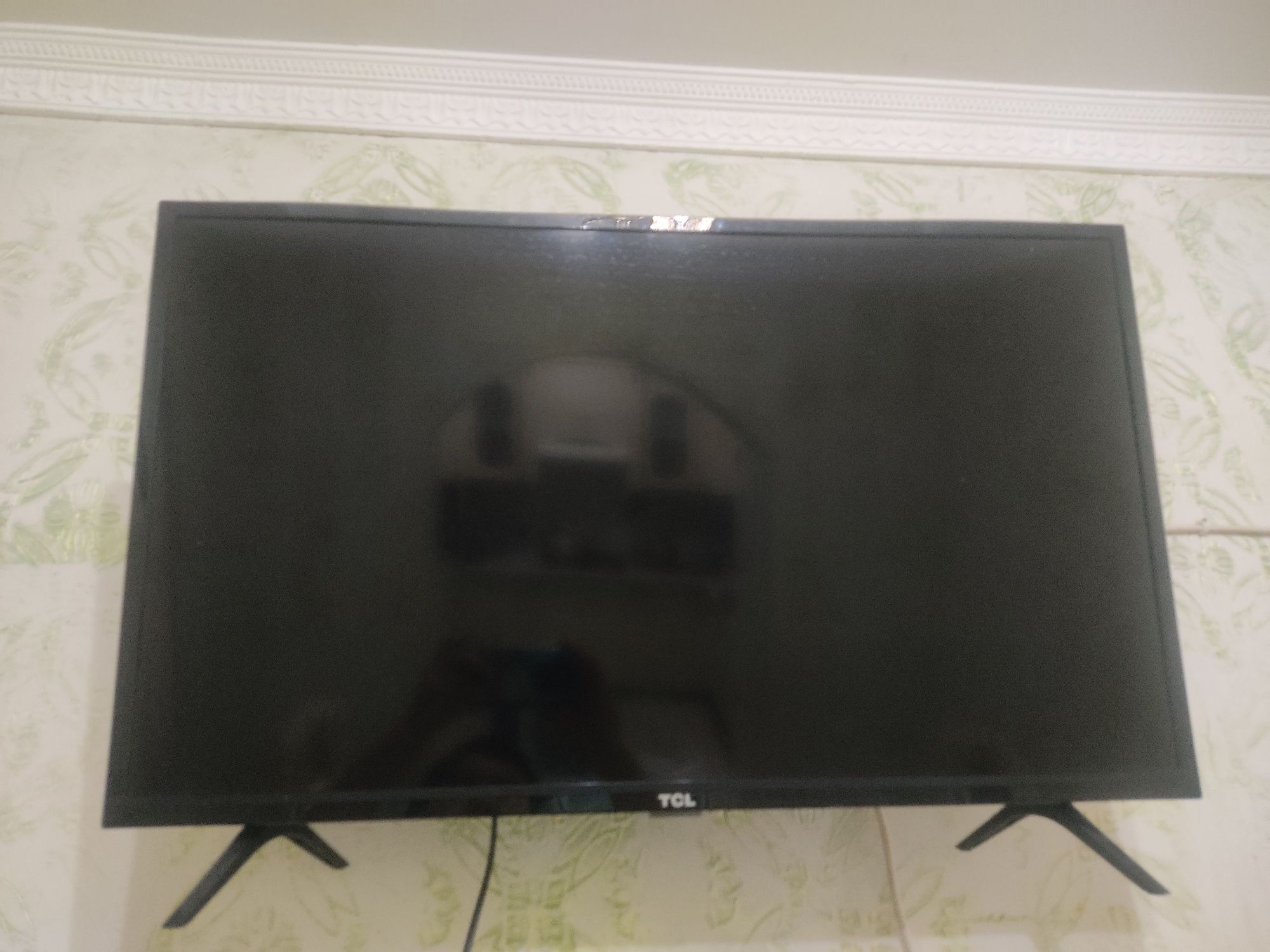 Телевизор  марки TCL