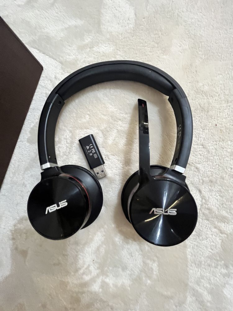 Безжични слушалки ASUS с микрофон