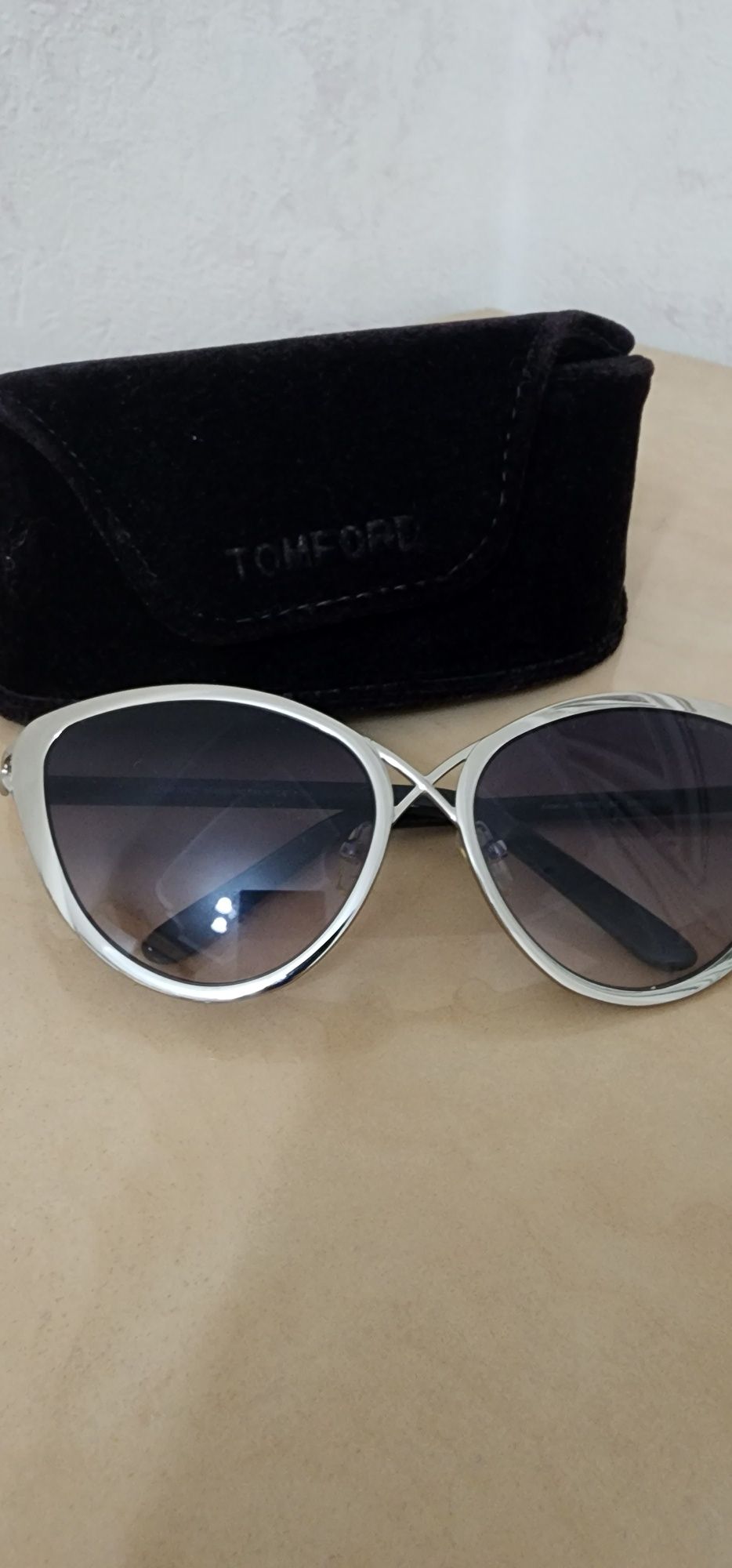 Очки солнцезащитные Tomford