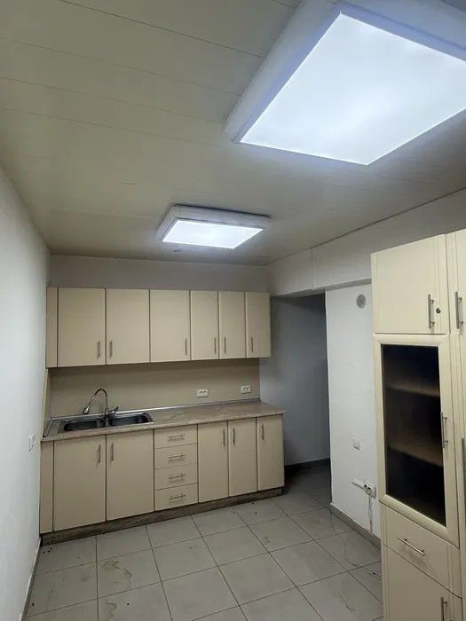 Аренда офиса лабзак 179м²