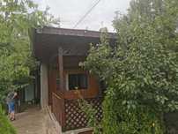 Casa + fosior pe malul lacului Izvoarele