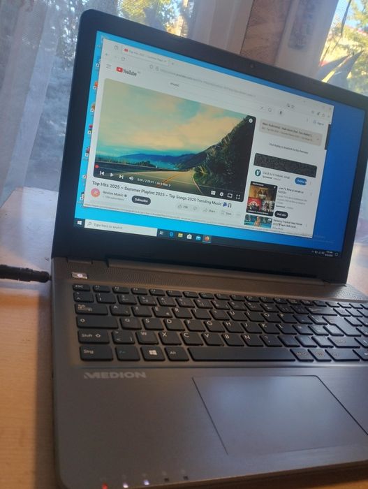 Medion i3 generatia 5 , baterie buna.