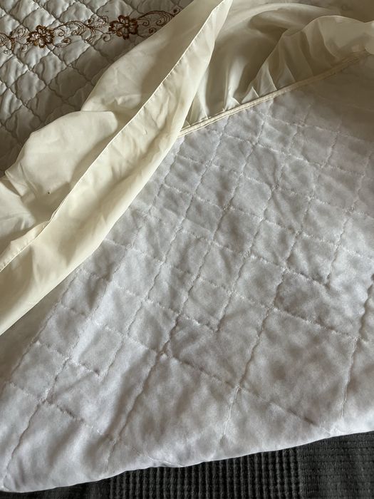 Cuvertura pat mare matlasata si  brodata