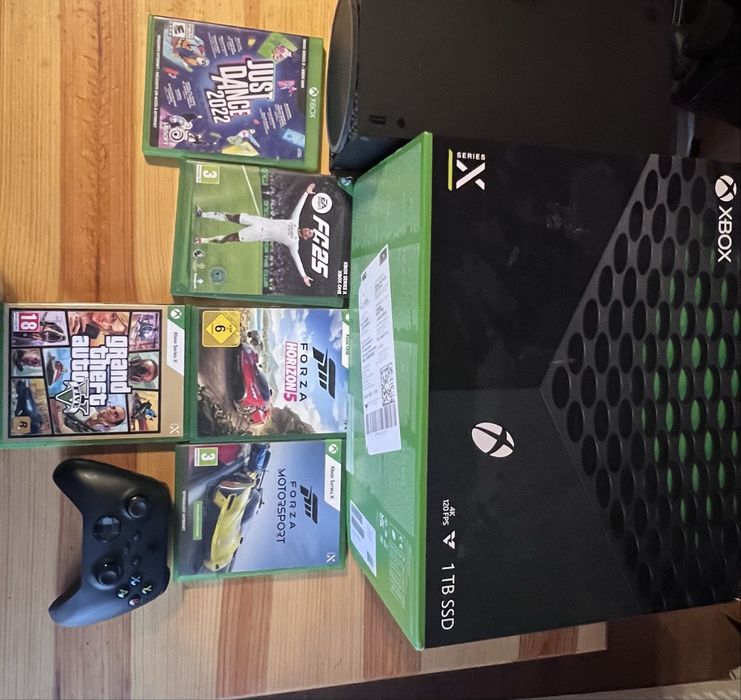 Vând Xbox Series X cu multe jocuri