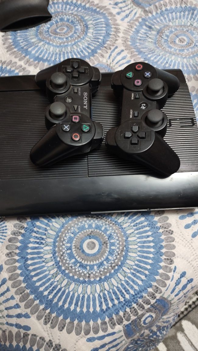 PlayStation 3 super slim запазене с два джойстика