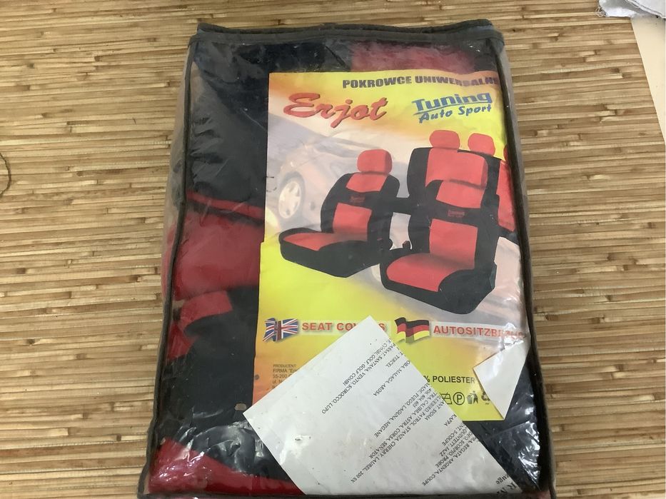 Продам хорошие автомобильные чехлы новые..