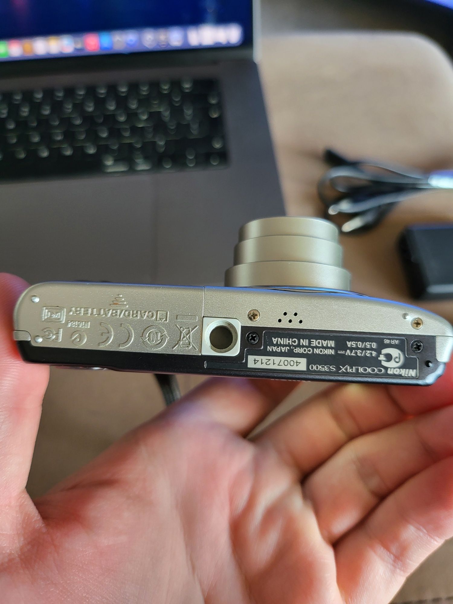 Nikon Coolpix S3500 перфектен