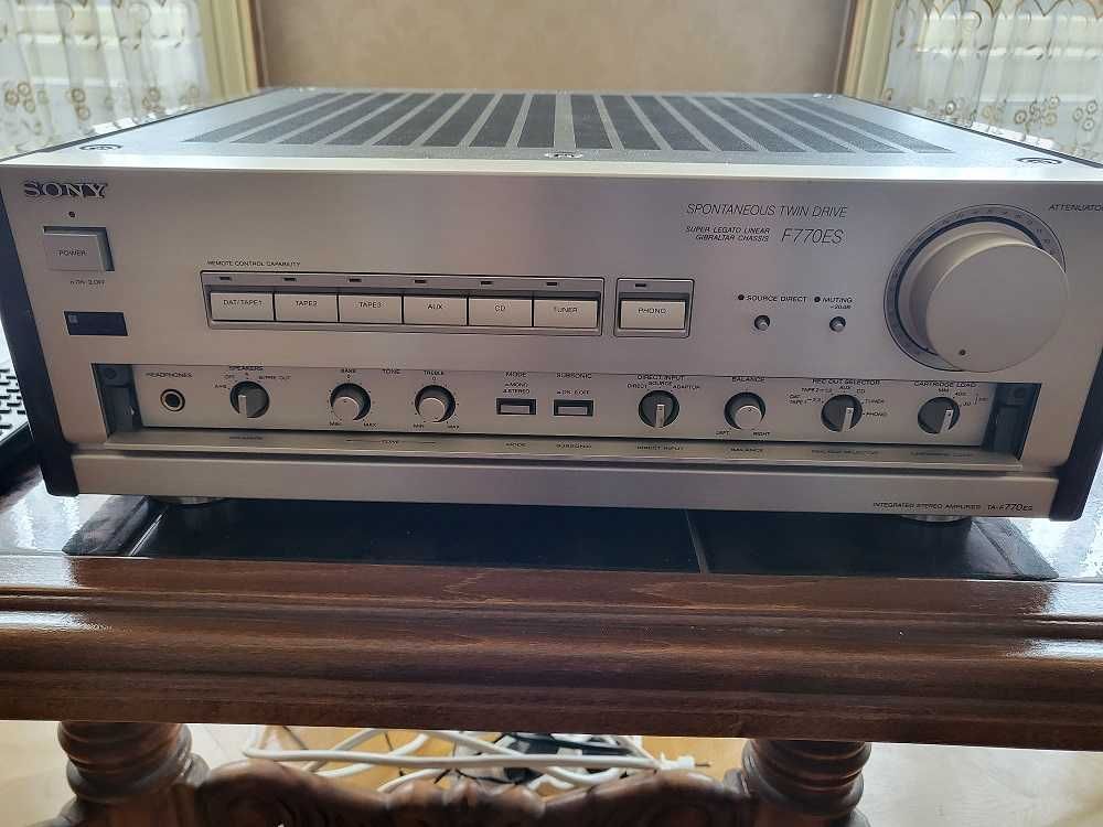 Vand amplificator Accuphase, amplificator Sony si boxe Magneplanar