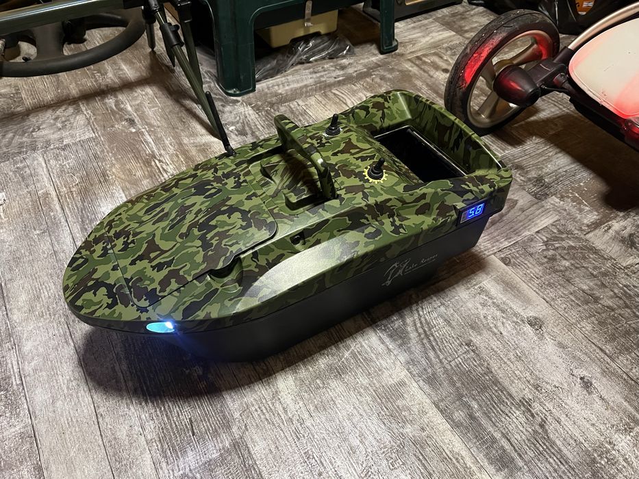 Лодка за захранка DEVICT