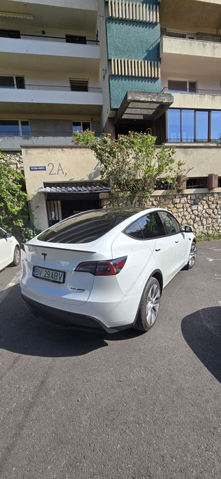 Tesla Model Y Dual Motor Long Range Performance