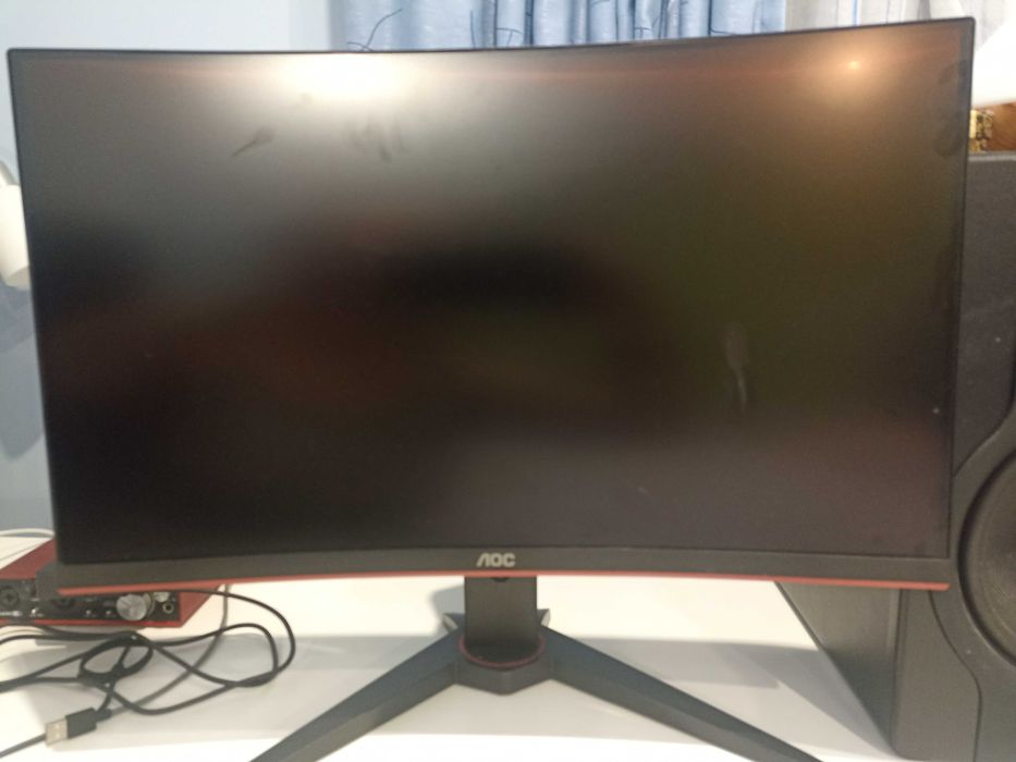 Sistem PC și monitor