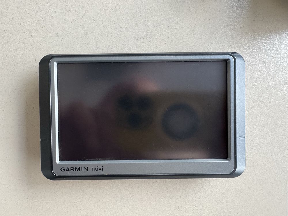 Продавам навигация GARMIN NUVI