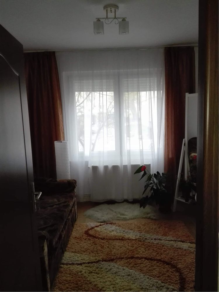 Vand apartament 3 camere