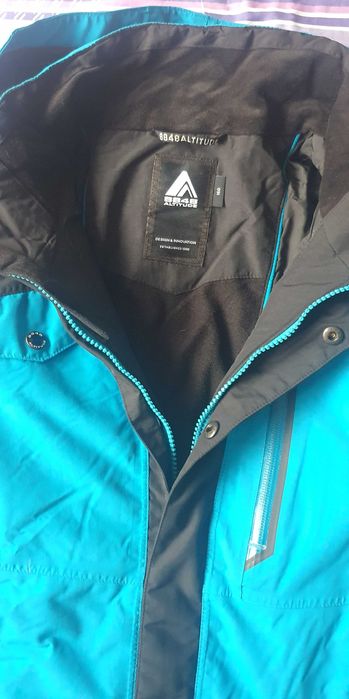 Vând geaca de ski pt băieți marimea 160