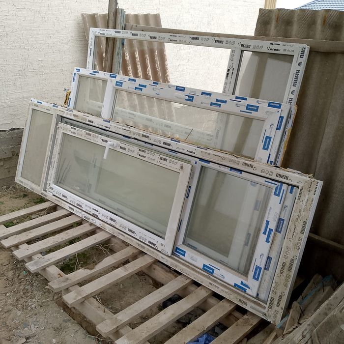 Пластик терезелер мен тақтайлар сатылады