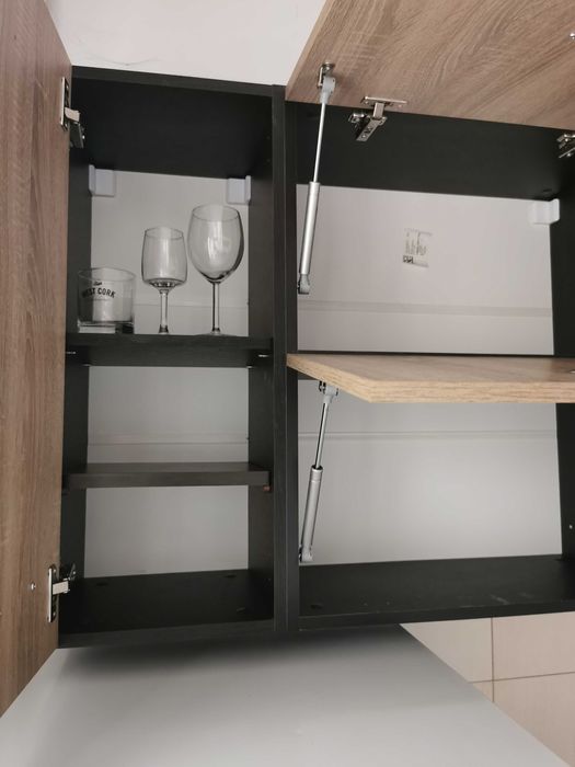 Комплект кухненски шкафове + пералня Beko + хладилник Liebherr
