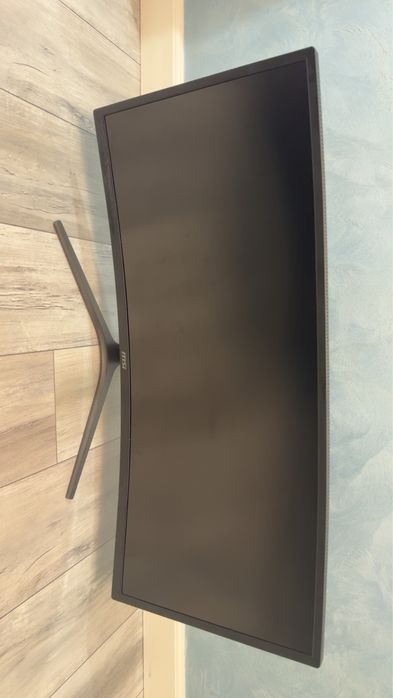 Monitor MSI 34” Curbat