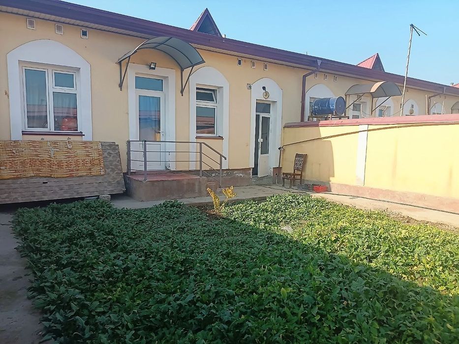 Loyish shaxarchasi Zarafshon ko'chasida 2 sotixli 3 xonali uy sotiladi