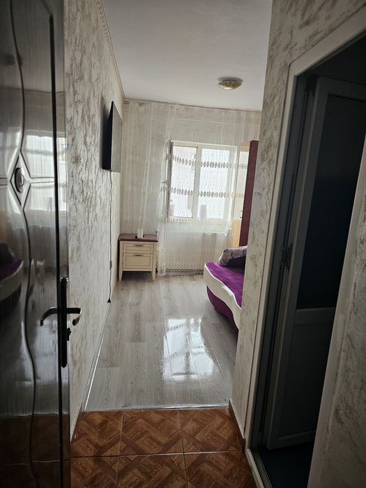 Închiriez garsoniera