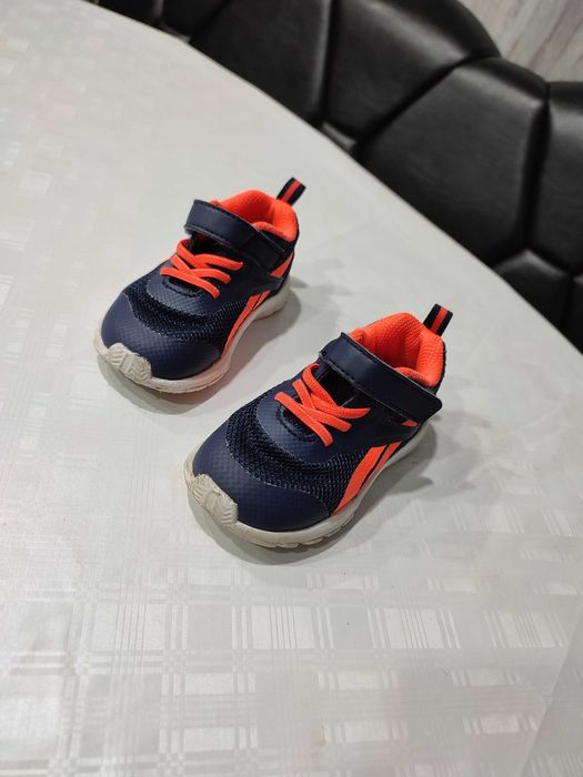 Детски обувки - оригинални, маратонки, официални - номер 21 и номер 19