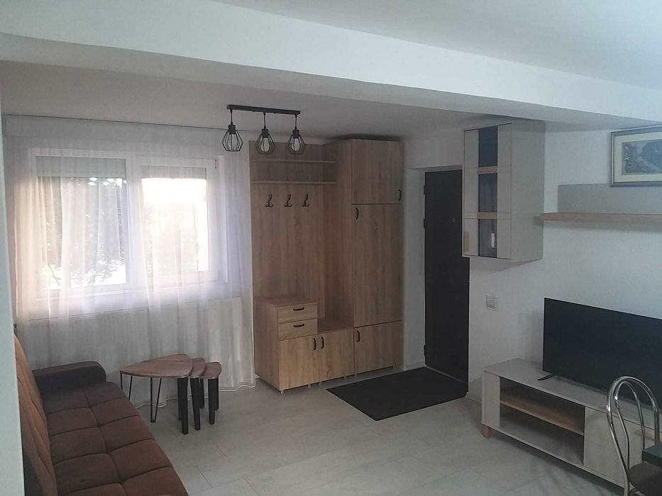 Proprietar, inchiriez apatament 2 camere cu curte, zona Giurgiului