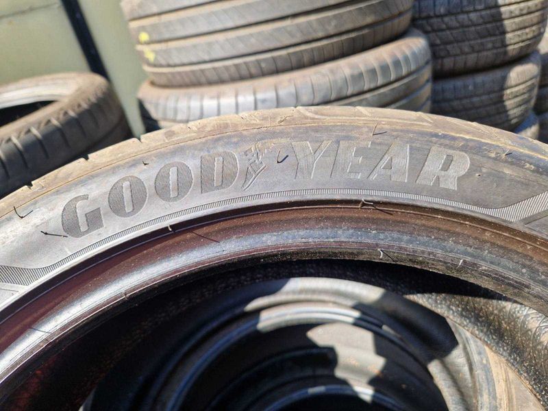 2 Goodyear R18 215/45
летни гуми
DOT4620