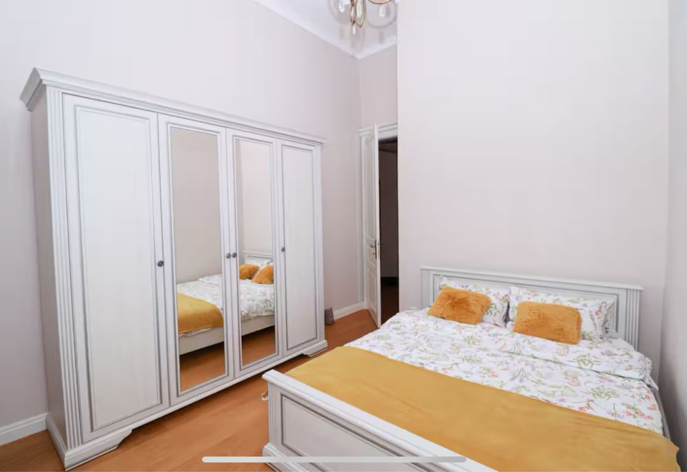 Apartament Ultracentral cladire istorica , str. Republicii 85 m2,m2