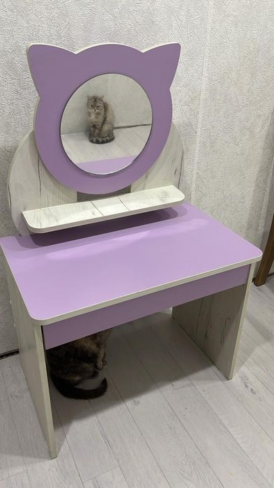 Продам детский столик