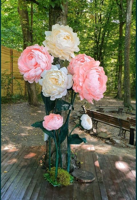 Flori gigant din hârtie