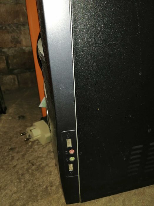 Продавам компютър