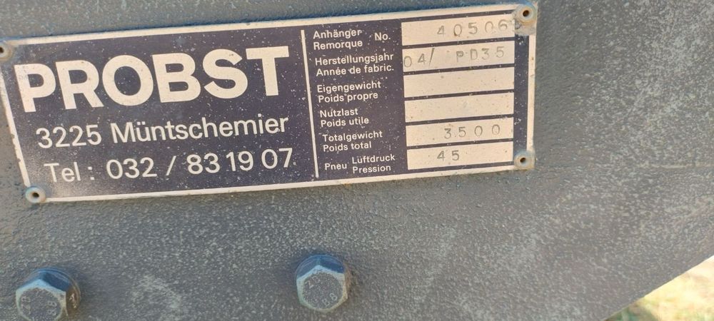 Продавам ремарке,3.5т.