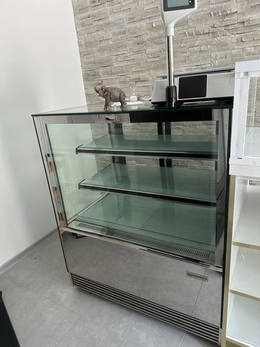 Хладилна витрина като нова
