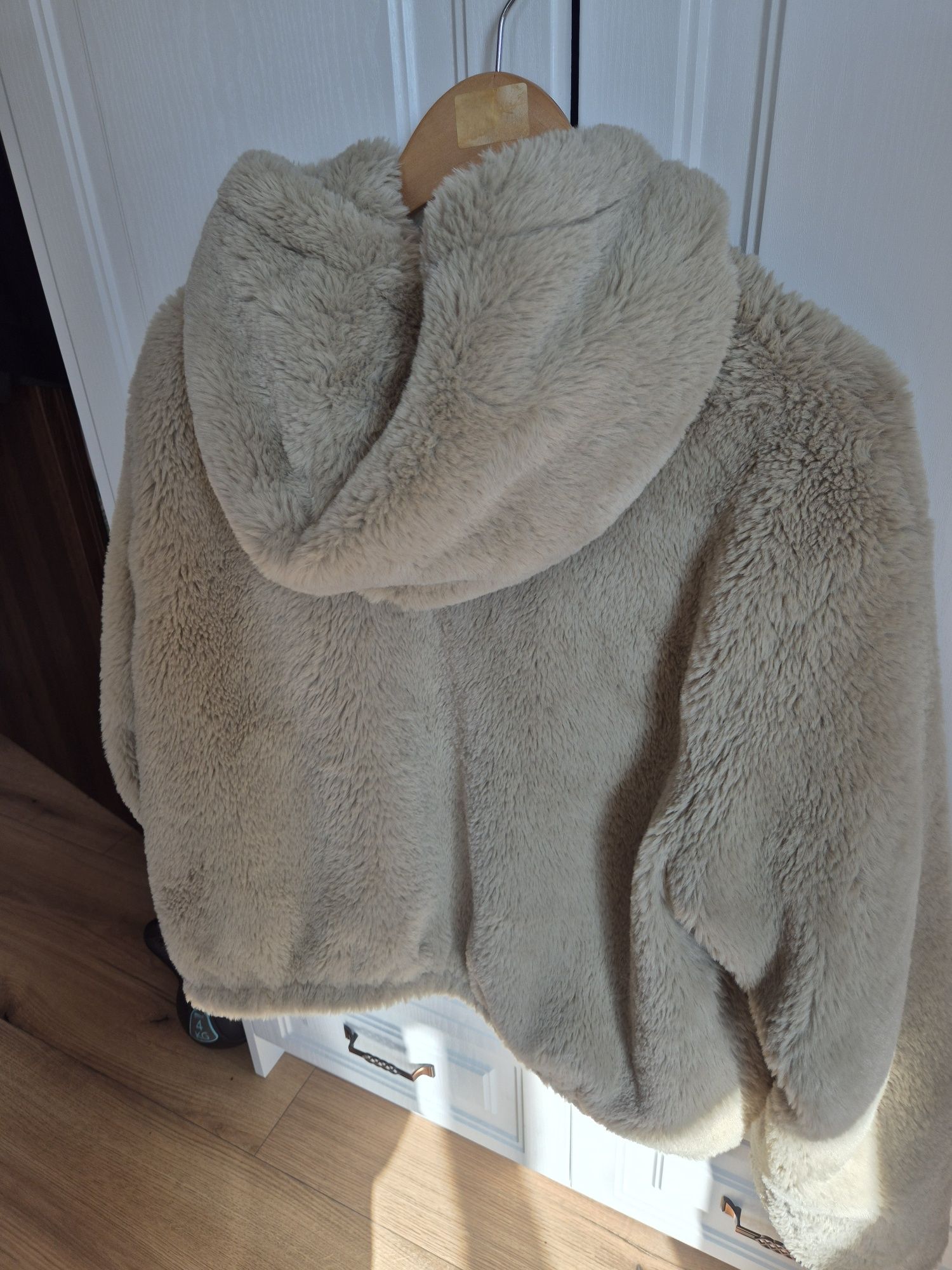 Яке. дълго   H&M. , пухено яке pull &bear