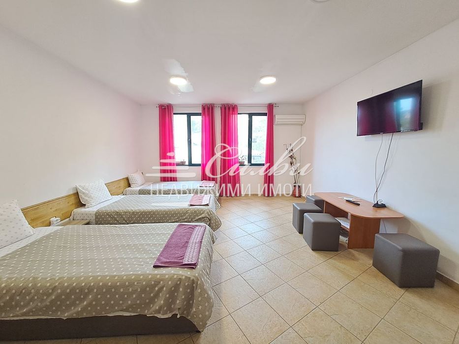 Самостоятелна ДВУЕТАЖНА ТУХЛЕНА къща - кв.Център