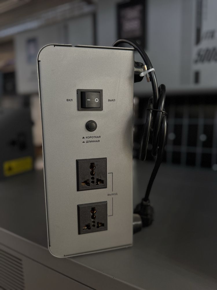 Stabilizator TDN Power ITK-2000VA вход/АС 95V-250V/выход/АС 220V+- 5%