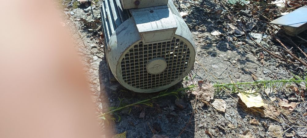 Vând motoare trifazice