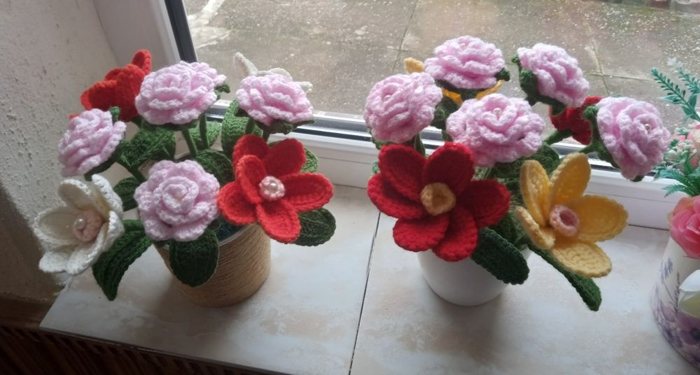 Vând flori croșetate