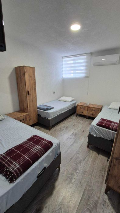 Стаи и легла за нощувки за работници и групи в с.Скравена