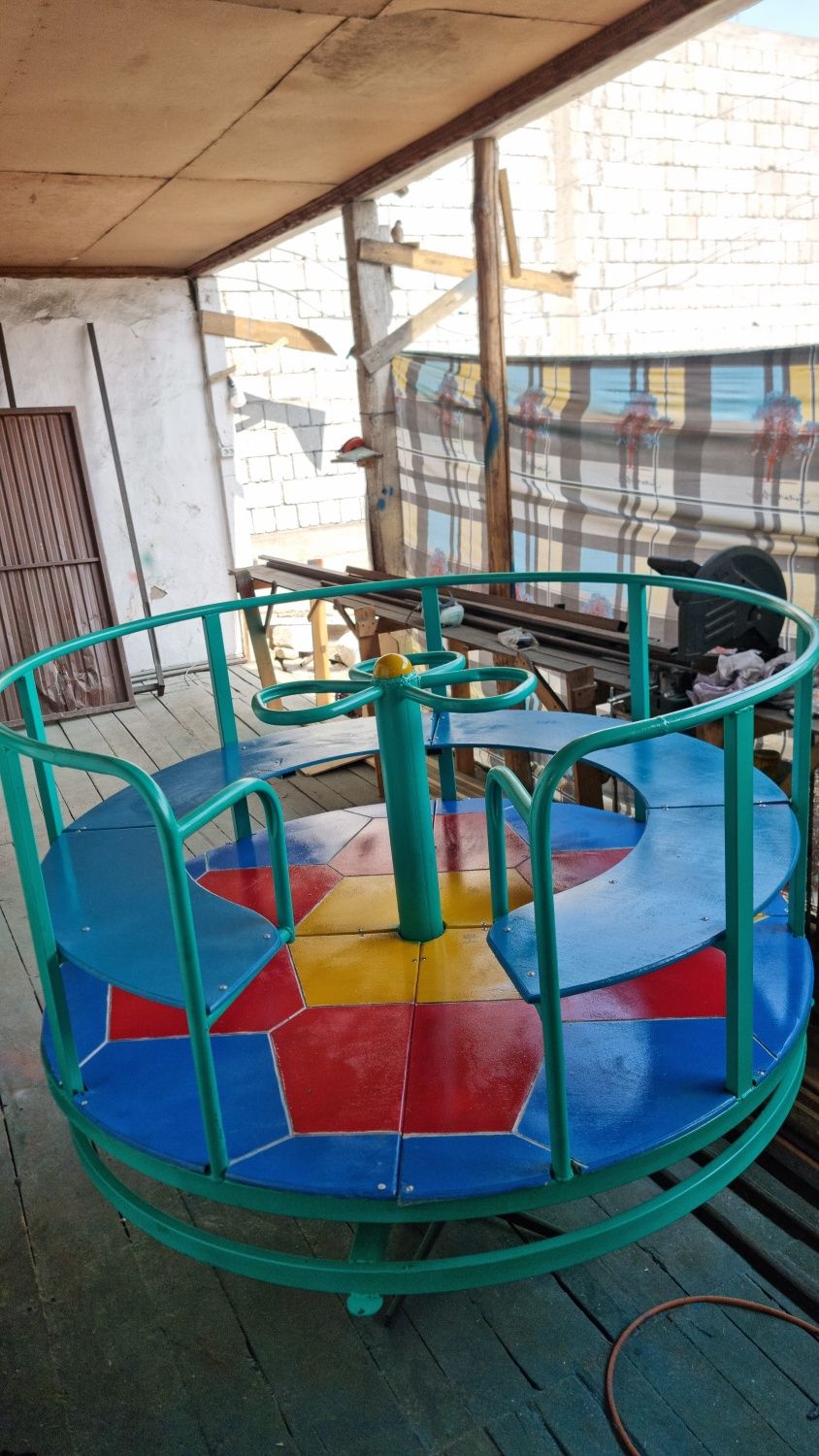 Karusel bolalar maydonchasi uchun o'yingohlar