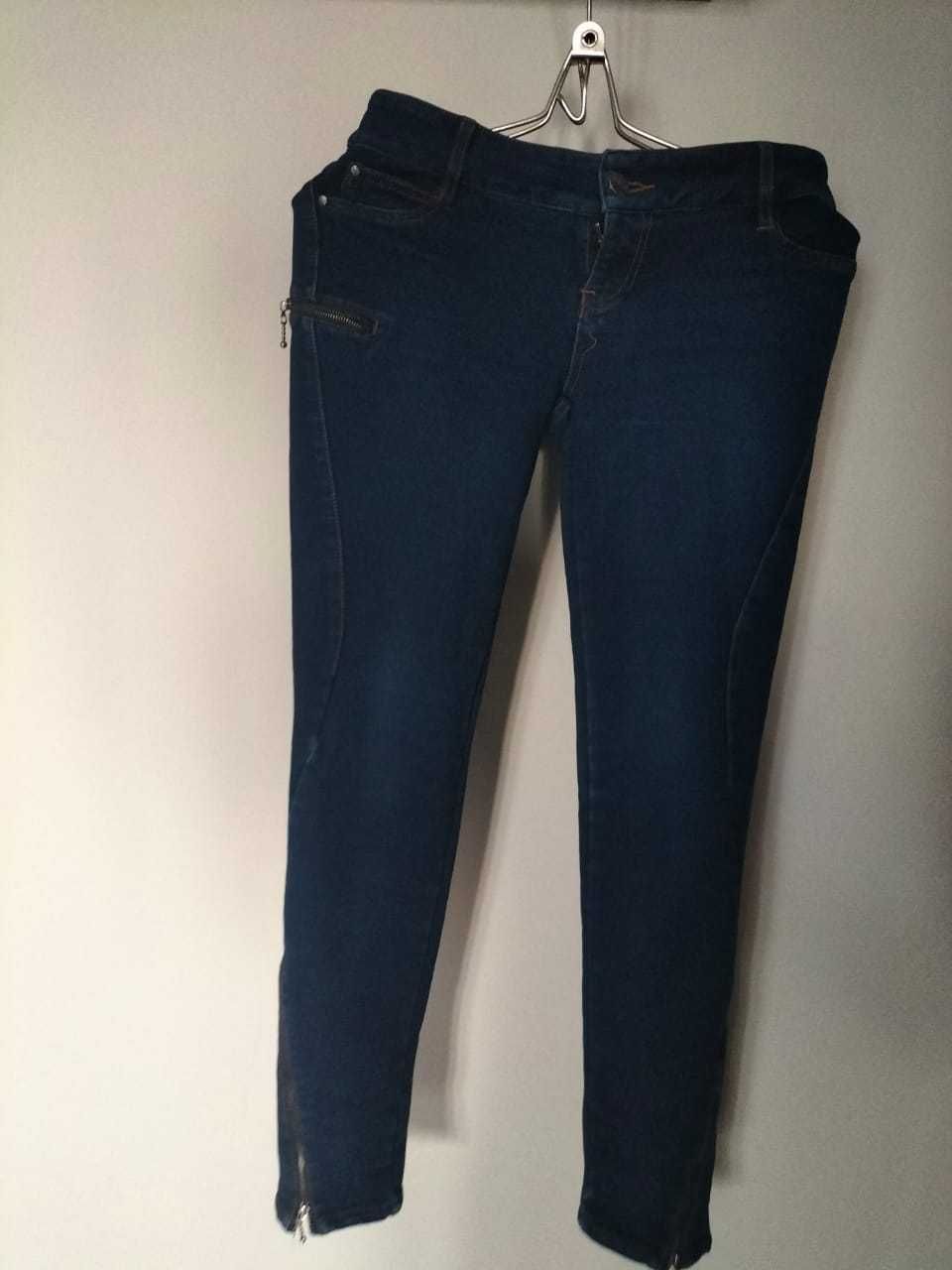 отличного качества джинсы 2 штуки, дешево. 44-46 размер