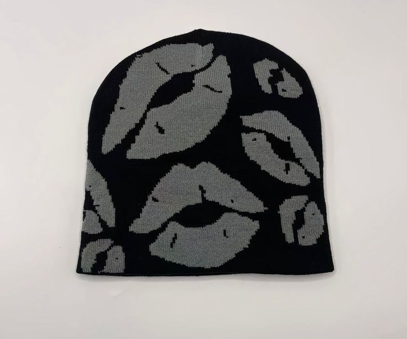 Актобе срочно продаем эти шапки оплата при встрече