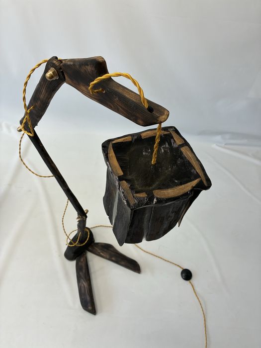 Lampadar handmade din lemn de salcam ars