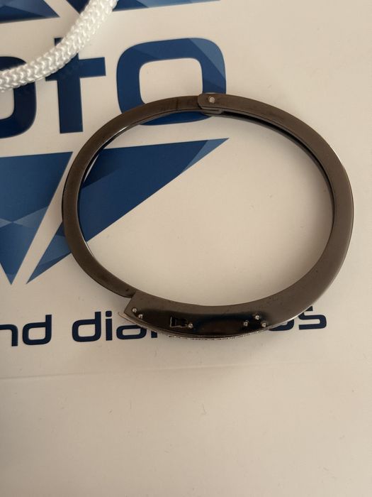 Диамантена гривна