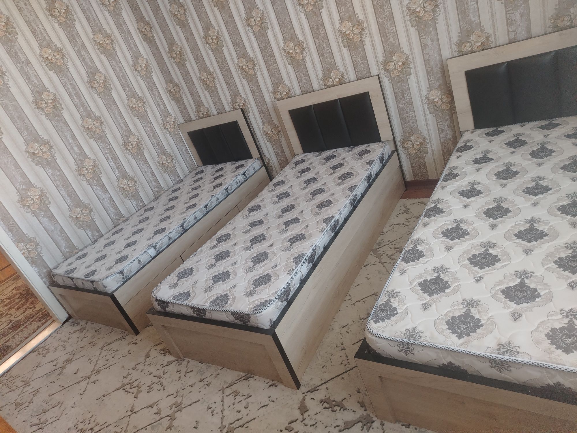 2 етажли катеж ижарага берилади . карманада йулни устидан жойлашган