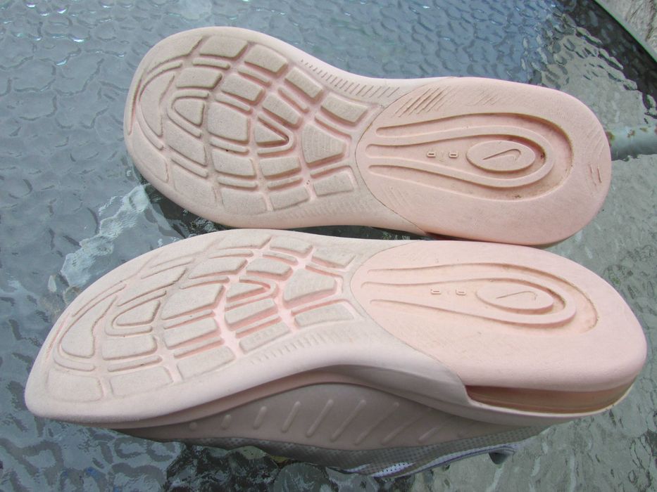 Дамски маратонки Nike Air Max Axis