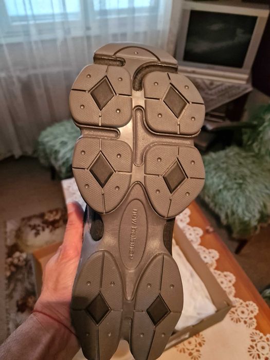 Продавам мъжки маратонки NEW BALANCE U9060FNV CORDURA